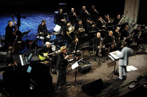 2023/12/10 "Soho & Harmonies of faded paint", OJS con Colin Towns (comp, arr, dir) e Norma Winstone (voce) @ tobeinjazz 2023 - Teatro Verdi Sassari (Ph. Palitta)